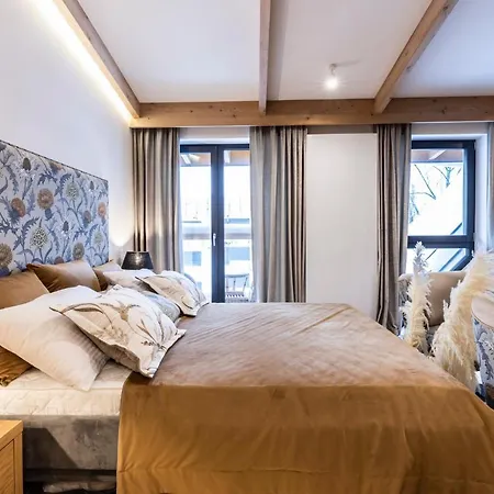 Apartment Modrzejewska *