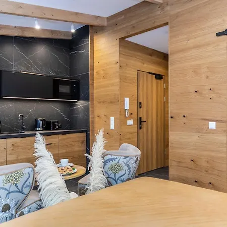 Apartment Modrzejewska *